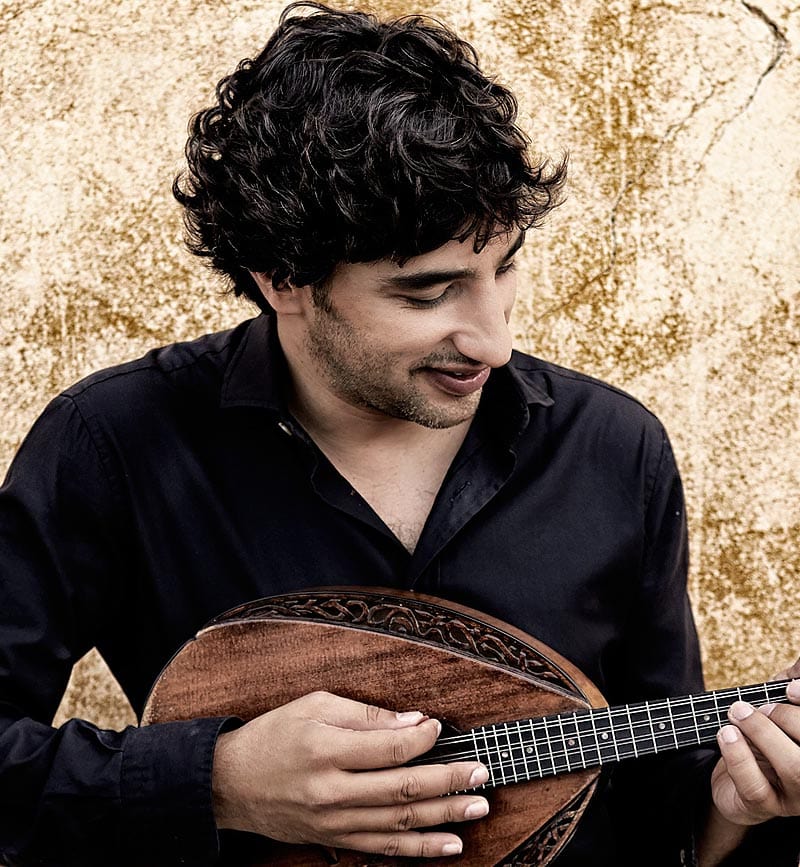 AviAvital_HaraldHoffman_courtesy Deutsche Gramophone_800x867 Avi Avital