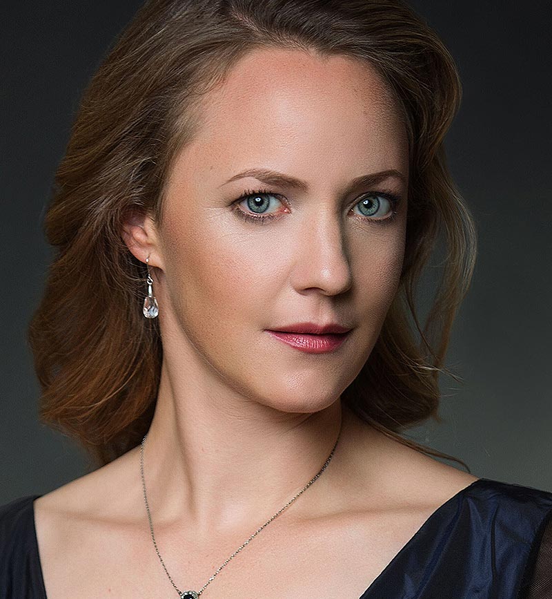 Lydia Teuscher 2 ∏ Shirley Suarez_800x867 Lydia Teuscher