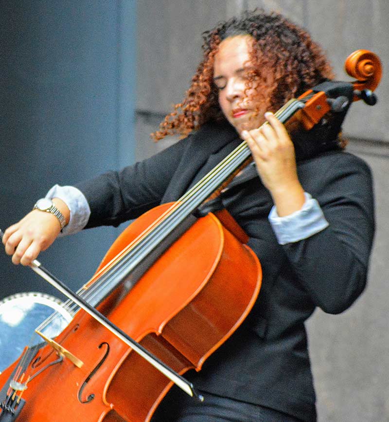 Acoustic-Caffeine-Quattrosound-800x867 Jorge Villanueva and Giovanna Clayton