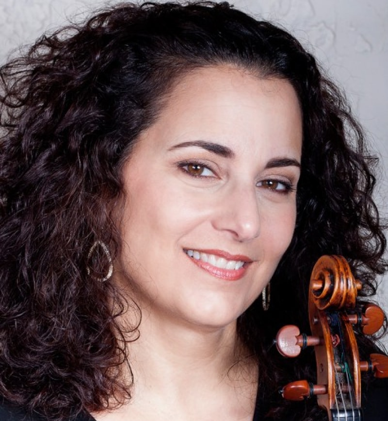 Gigante-Julie-by-Rosa-Vazquez_800x867_acf_cropped